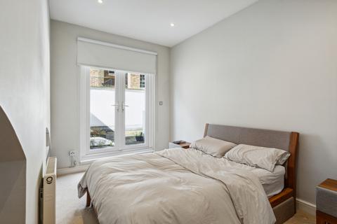 2 bedroom flat for sale, St. Georges Drive, London, SW1V