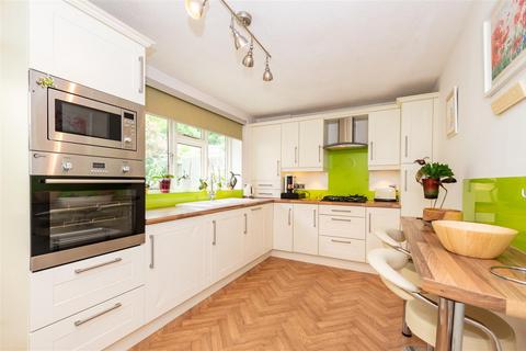 4 bedroom detached house for sale, Kenilworth Drive, Kidderminster