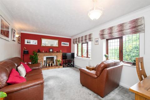 4 bedroom detached house for sale, Kenilworth Drive, Kidderminster