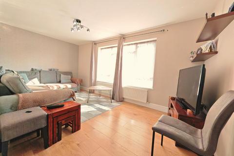 2 bedroom apartment for sale, Moorfield Road, Uxbridge