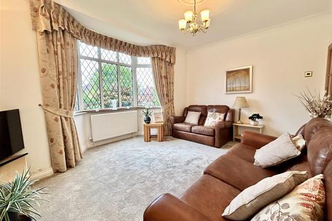 3 bedroom detached house for sale, Leeds Road, Allerton Bywater, Castleford