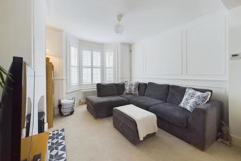 26 Lysons Avenue, Gloucester, GL1 5QF