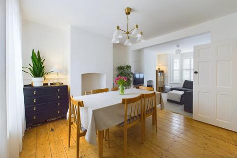 26 Lysons Avenue, Gloucester, GL1 5QF