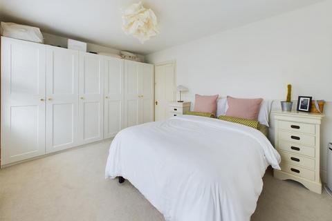 26 Lysons Avenue, Gloucester, GL1 5QF