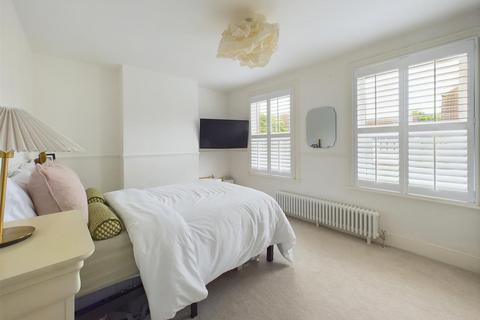 26 Lysons Avenue, Gloucester, GL1 5QF