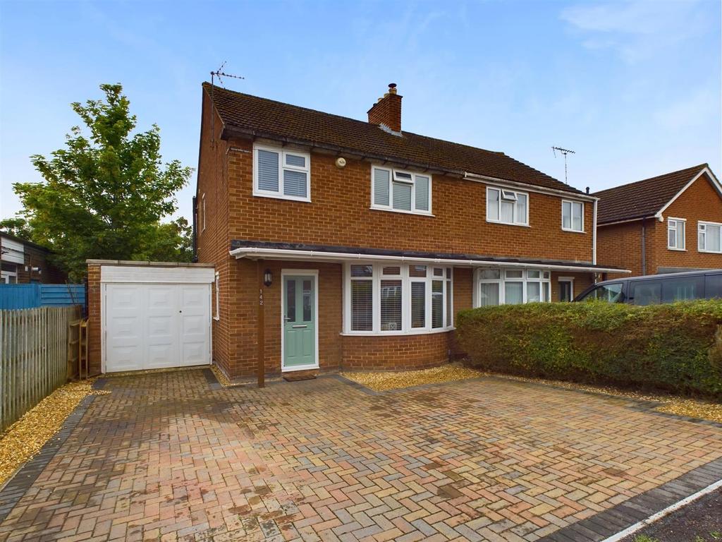Oxstalls Way, Longlevens, Gloucester 3 bed semidetached house for sale