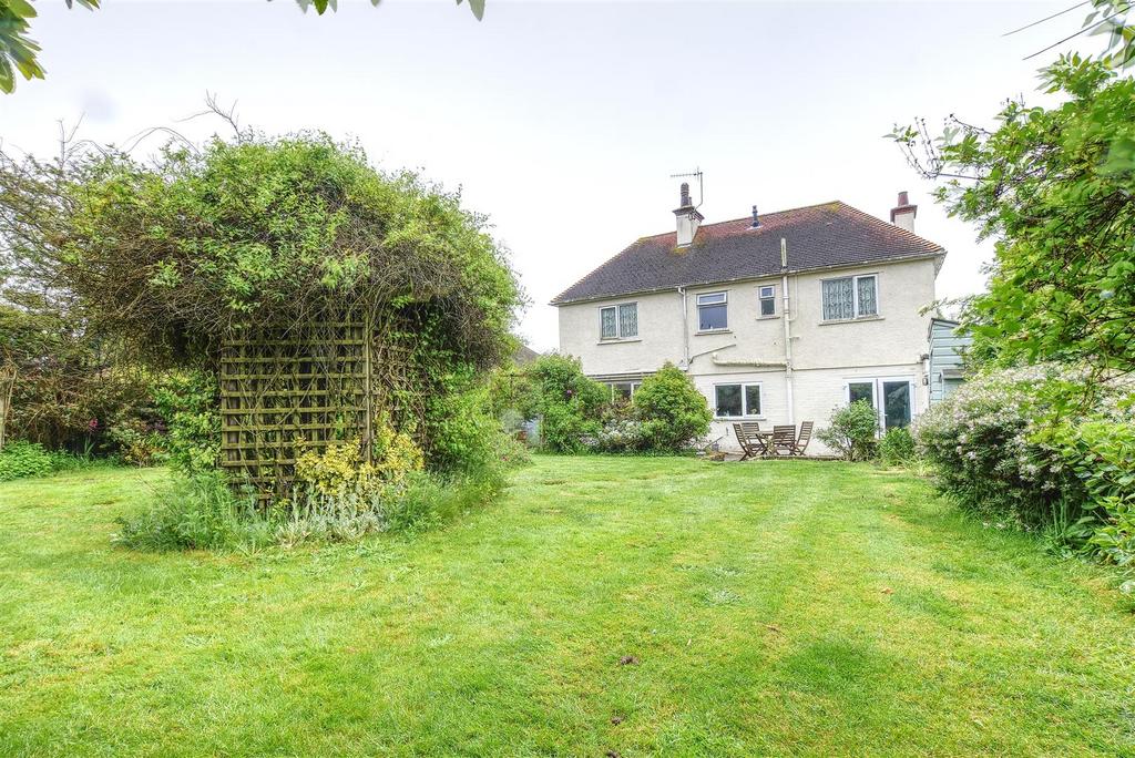 De La Warr Road, BexhillOnSea 4 bed detached house for sale £535,000