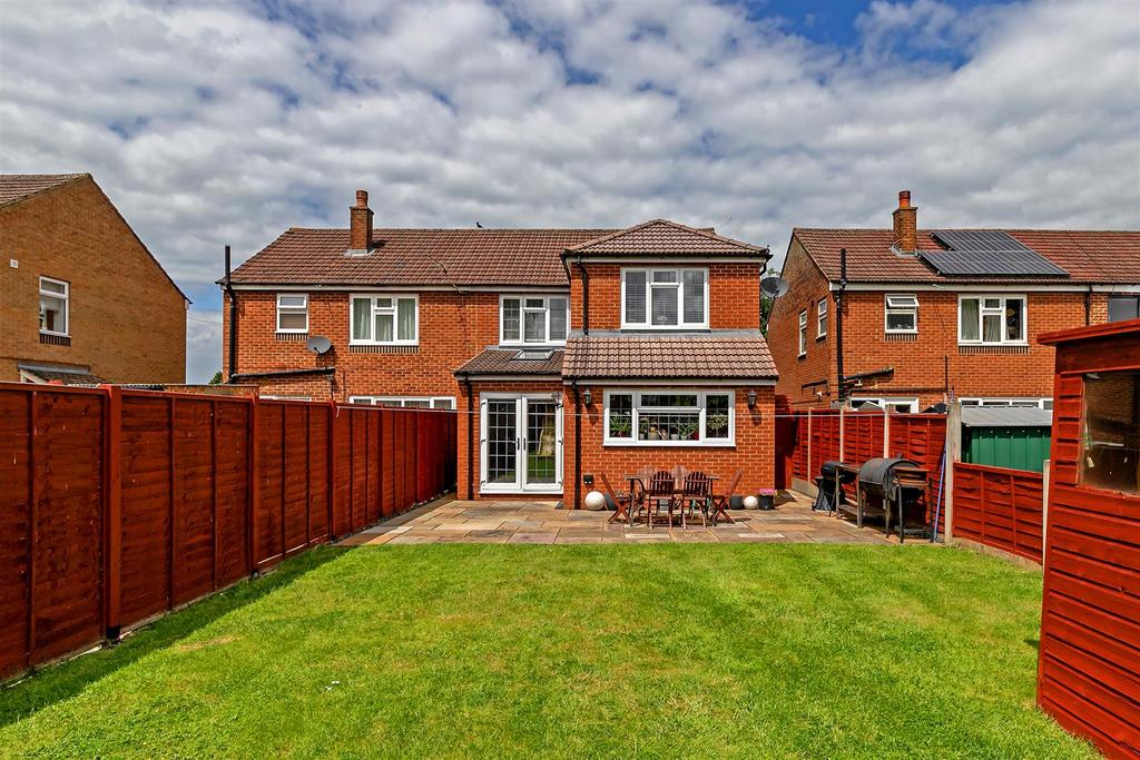 Nelson Avenue, St Albans 4 bed semidetached house for sale £775,000
