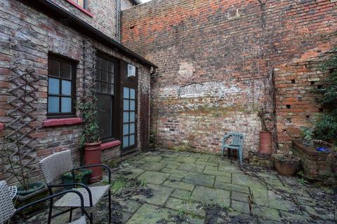 Guest house for sale, Gillygate, York