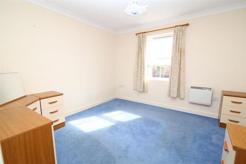 2 bedroom flat to rent, Fairby Close, Tiverton EX16