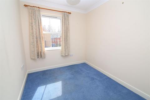 2 bedroom flat to rent, Fairby Close, Tiverton EX16