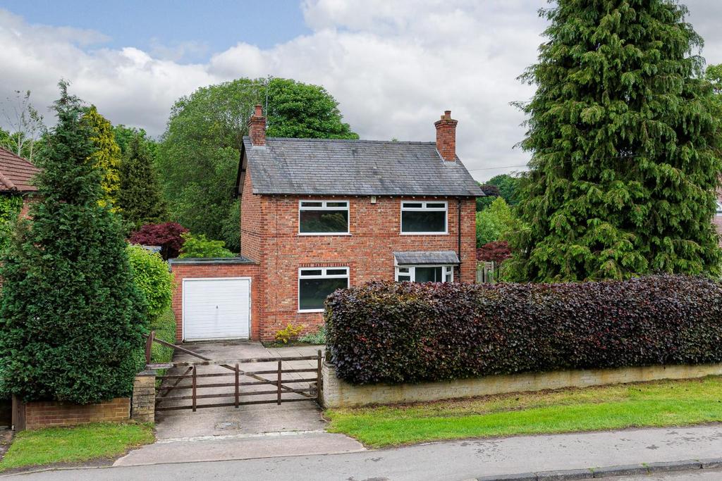 Altrincham Road, Wilmslow 3 bed detached house for sale - £600,000