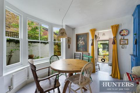 47 Hamilton Road, Brentford, TW8 0QF