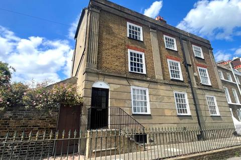 14 Milton Place, Gravesend, DA12 2BT