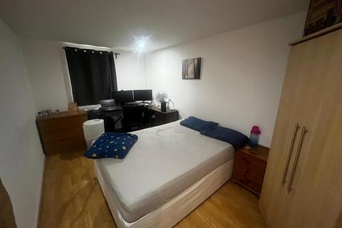 2 bedroom apartment to rent, Gilbert House, Elmira Way, Salford, M5 3DE