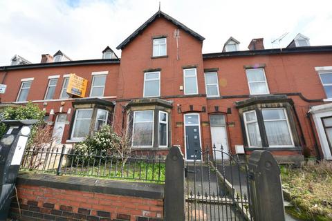 1 bedroom in a house share to rent, Knowsley Street, Bury, BL9 0ST