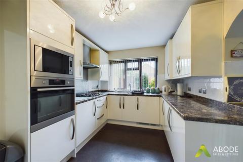 10 Eagle Close, Uttoxeter, ST14 8TW