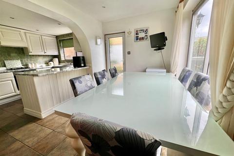 6 Cedar Grove, Burnham-on-crouch, CM0 8DQ