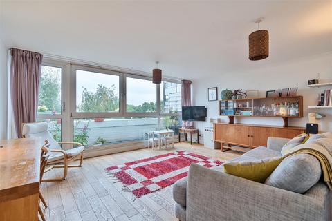 3 bedroom maisonette for sale, Cantley Gardens, London