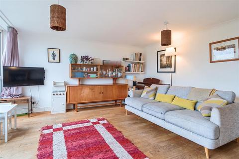 3 bedroom maisonette for sale, Cantley Gardens, London