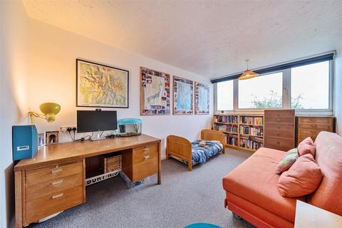 3 bedroom maisonette for sale, Cantley Gardens, London