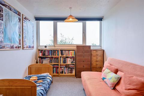 3 bedroom maisonette for sale, Cantley Gardens, London