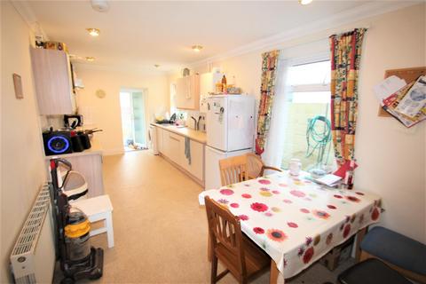 4 bedroom terraced house to rent, Margate Road