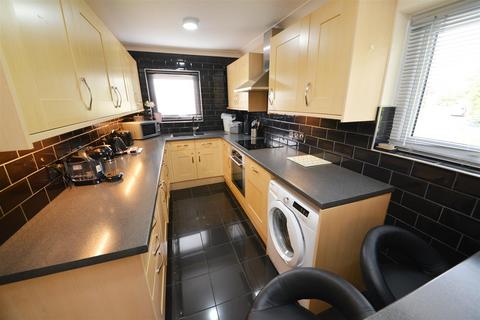 2 bedroom flat for sale, The Clicketts, Tenby