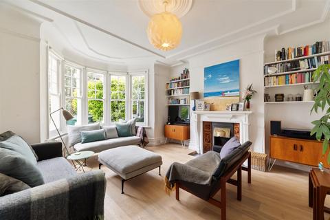 15 Windsor Road, London, E11 3QU
