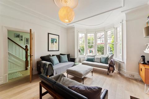 15 Windsor Road, London, E11 3QU