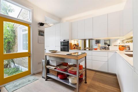 15 Windsor Road, London, E11 3QU