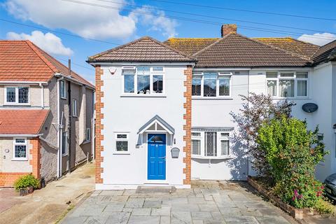 38 Laburnum Walk, Hornchurch, RM12 5RL