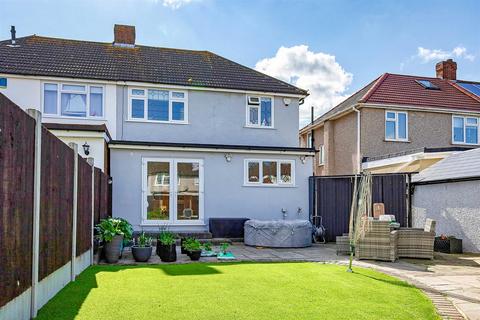 38 Laburnum Walk, Hornchurch, RM12 5RL
