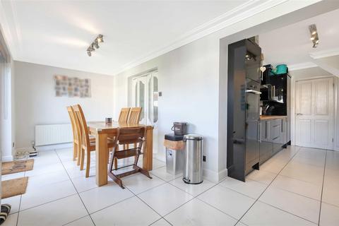 38 Laburnum Walk, Hornchurch, RM12 5RL