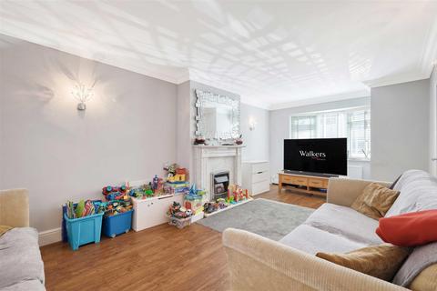 38 Laburnum Walk, Hornchurch, RM12 5RL