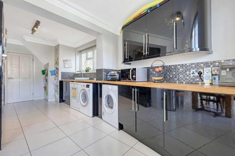 38 Laburnum Walk, Hornchurch, RM12 5RL