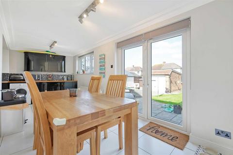 38 Laburnum Walk, Hornchurch, RM12 5RL