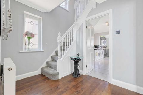 38 Laburnum Walk, Hornchurch, RM12 5RL