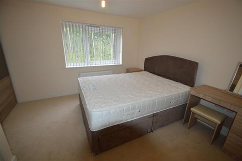 2 bedroom house to rent, Lawnswood Road, Manchester M12