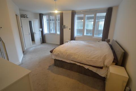 3 bedroom house to rent, Oxford Road, Manchester M1