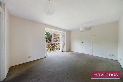 2 bedroom flat for sale, Winchester Close, Enfield