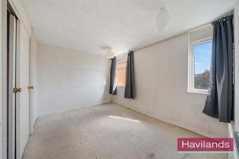 2 bedroom flat for sale, Winchester Close, Enfield