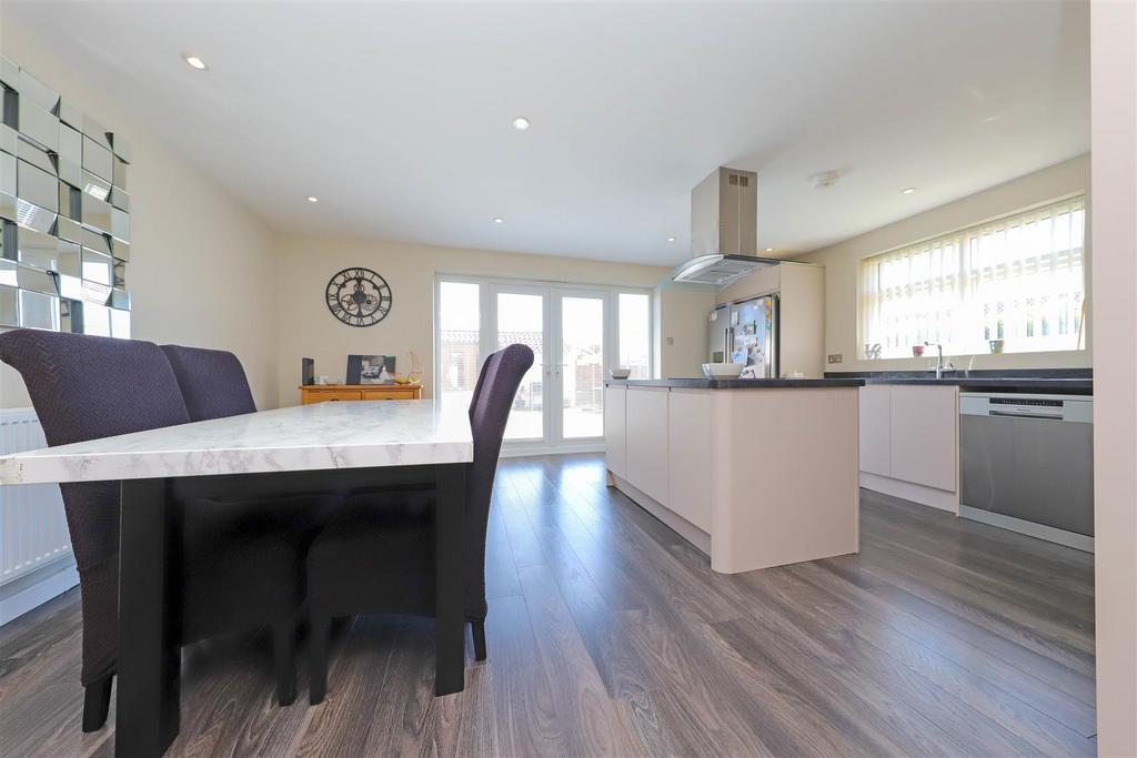 Hammy Way, ShorehamBySea 4 bed semidetached bungalow for sale £650,000