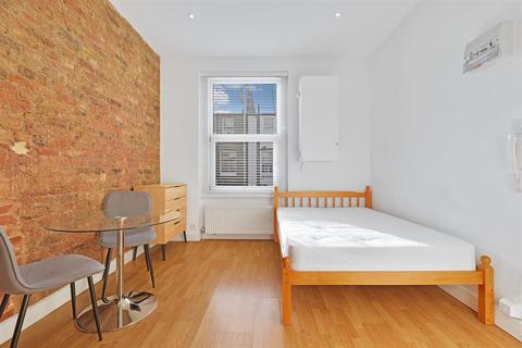 Studio to rent, Wrights Lane, London W8