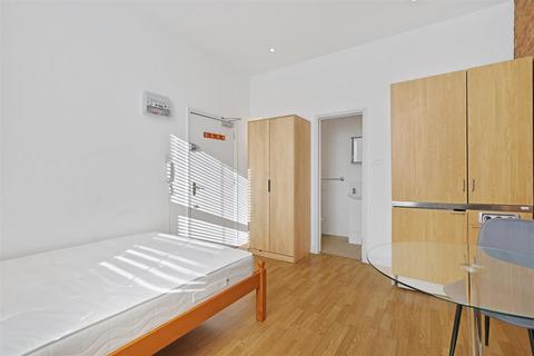 Studio to rent, Wrights Lane, London W8