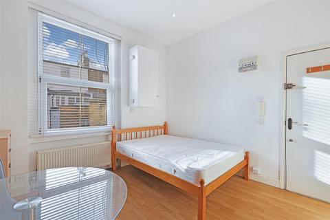 Studio to rent, Wrights Lane, London W8