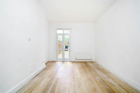 2 bedroom flat for sale, Hillfield Road, West Hampstead NW6