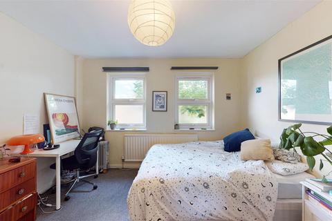 3 bedroom terraced house for sale, Foxley Close, London E8