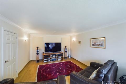 4 bedroom detached house for sale, Vyne Meadow, Basingstoke RG24