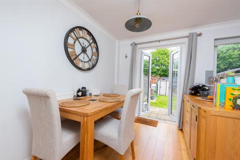 17 Beecham Berry, Basingstoke, RG22 4PB